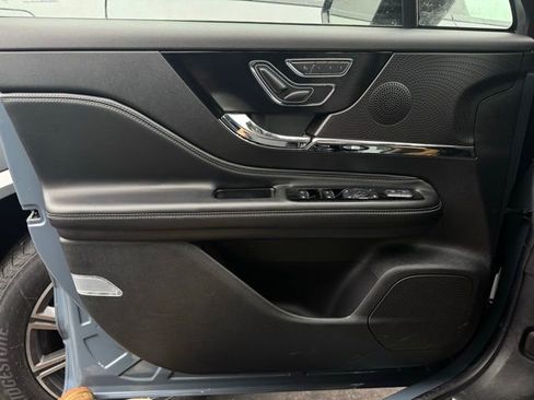 New 2026 Lincoln Corsair Premiere image 12