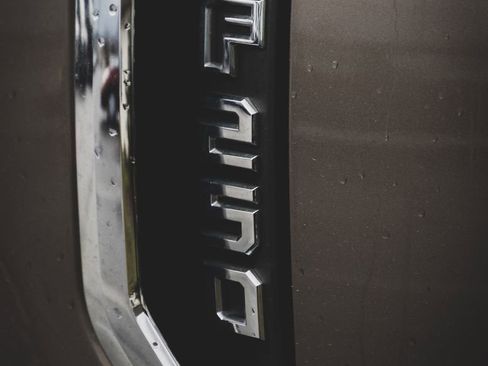 Used 2019 Ford F250 Lariat w/ Chrome Package image 3