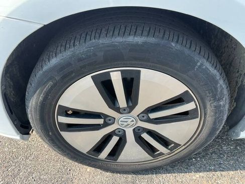 Used 2016 Volkswagen e-Golf SE FWD image 26