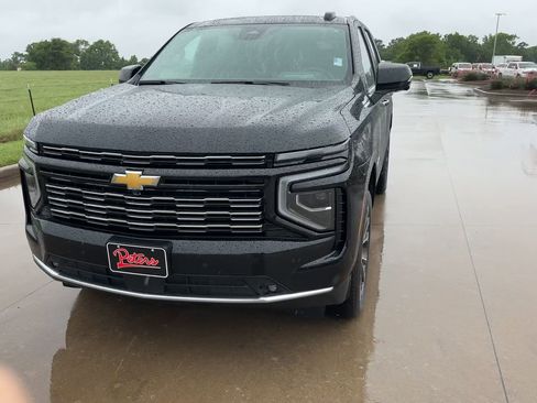 Used 2025 Chevrolet Tahoe High Country AWD/4WD image 3