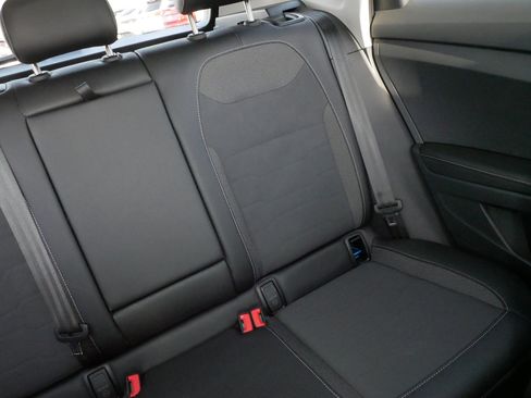 Certified 2025 Volkswagen Taos SE AWD/4WD image 14
