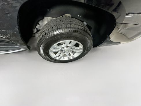 Used 2018 Chevrolet Suburban LT image 11