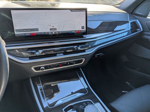 Used 2025 BMW X5 xDrive40i w/ Climate Comfort Package image 23