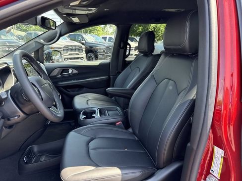 New 2027 Chrysler Pacifica Select FWD image 23