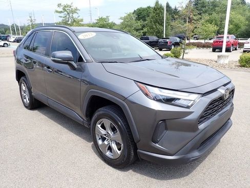Used 2022 Toyota RAV4 XLE image 9