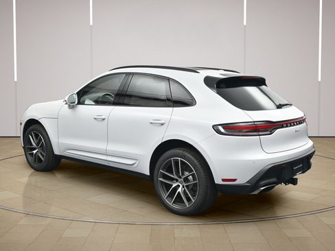 Certified 2026 Porsche Macan AWD/4WD image 3