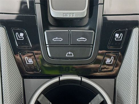 Used 2025 Porsche 911 Carrera image 10