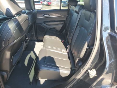 Used 2023 Jeep Grand Cherokee Limited AWD/4WD image 18