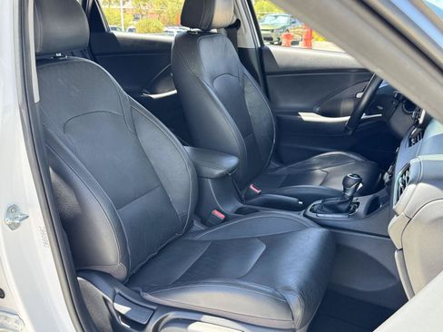 Used 2020 Hyundai Elantra GT w/ Style Package 02 FWD image 31