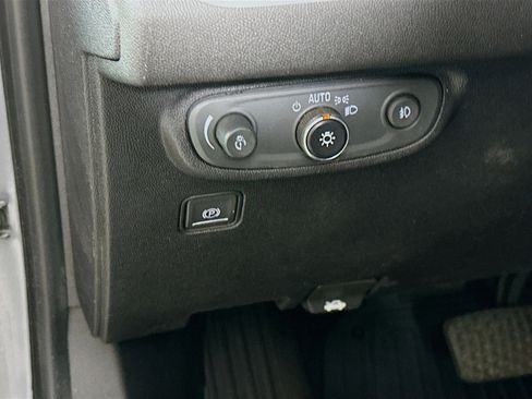 Used 2018 GMC Terrain SLT w/ Preferred Package image 17