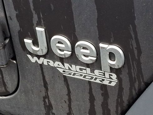 Used 2019 Jeep Wrangler Sport AWD/4WD image 9