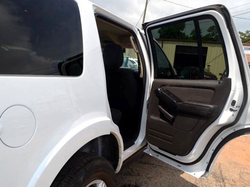 Used 2010 Ford Explorer XLT image 21