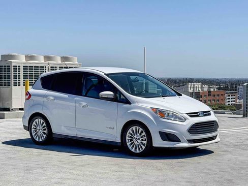 Used 2017 Ford C-MAX SE w/ Cargo Management Package FWD image 3