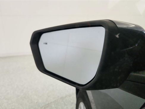 Used 2018 Chevrolet Equinox LT FWD image 23