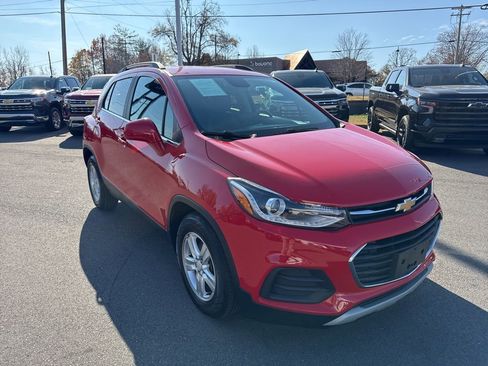 Used 2020 Chevrolet Trax LT w/ LT Convenience Package image 7