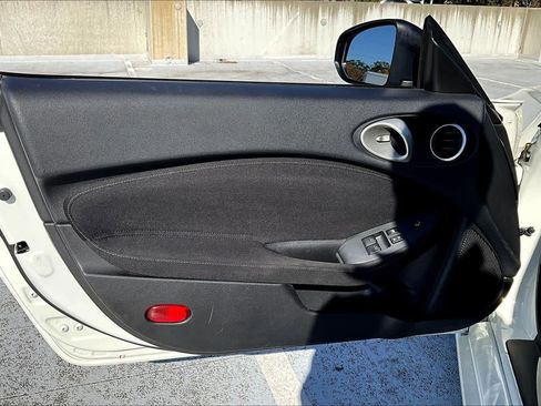 Used 2020 Nissan 370Z Coupe image 15