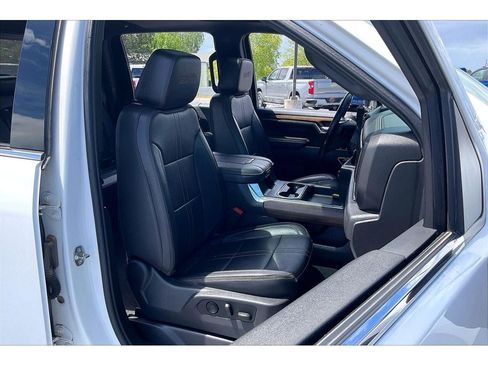 Used 2024 Chevrolet Silverado 3500 High Country w/ High Country Premium Package AWD/4WD image 8