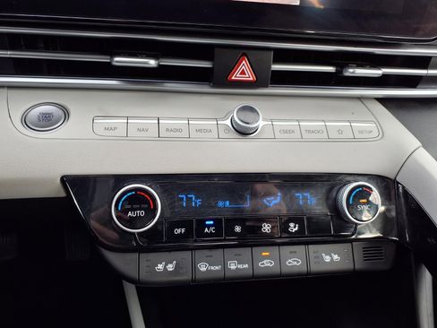 Used 2024 Hyundai Elantra Limited image 20