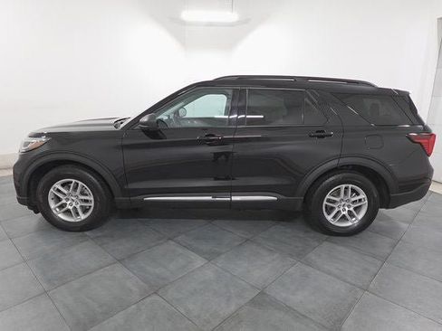 Certified 2025 Ford Explorer Active image 2