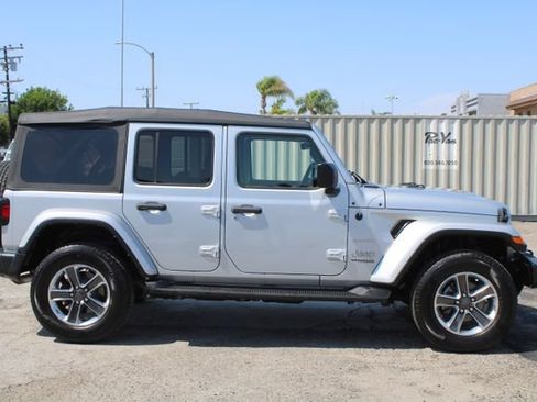 Used 2022 Jeep Wrangler Unlimited Sahara w/ Cold Weather Group AWD/4WD image 3