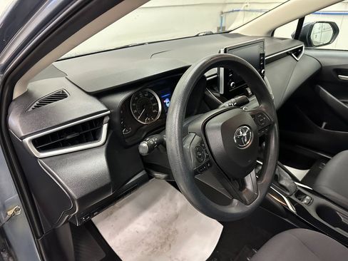 Used 2021 Toyota Corolla LE image 18