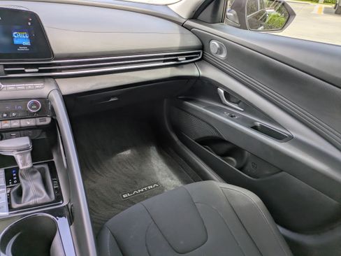 Certified 2025 Hyundai Elantra SEL FWD image 15