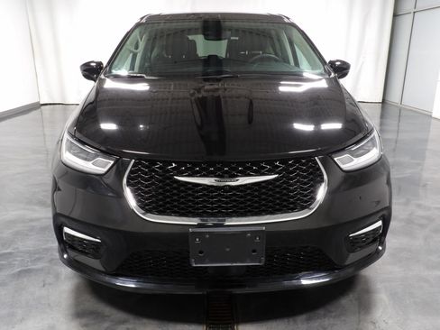 Used 2024 Chrysler Pacifica Limited FWD image 5