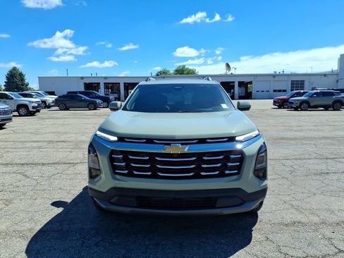 Used 2025 Chevrolet Equinox LT w/ Convenience Package II AWD/4WD image 2