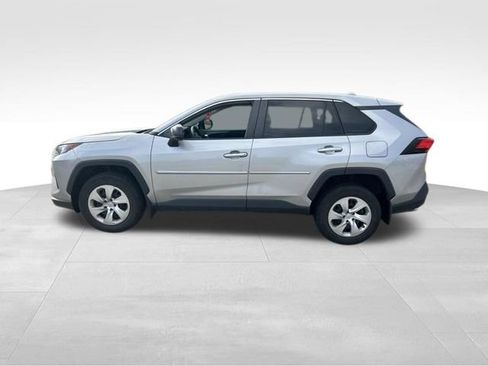 Certified 2022 Toyota RAV4 LE AWD/4WD image 2