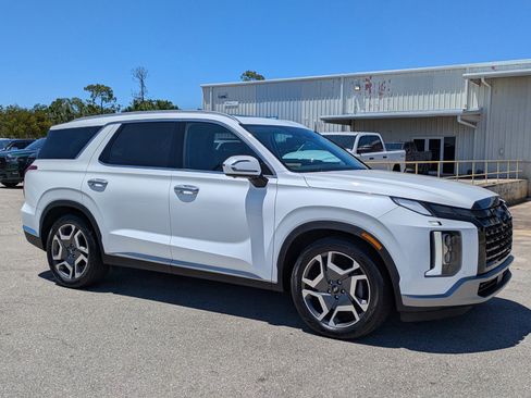 Used 2023 Hyundai Palisade Limited AWD/4WD image 2