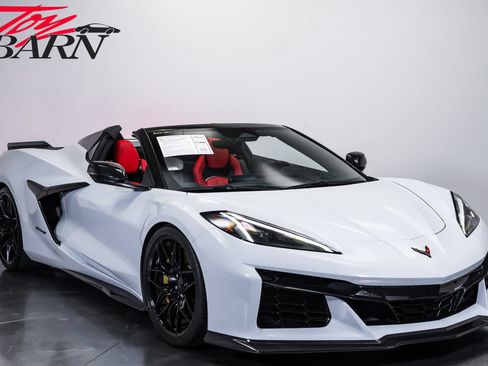Used 2024 Chevrolet Corvette Z06 w/ Stealth Interior Trim Package RWD image 7