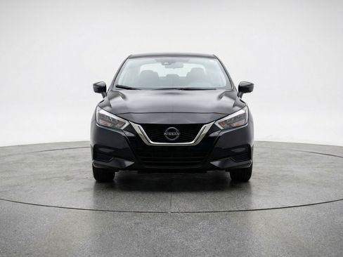 Used 2025 Nissan Versa SV image 2