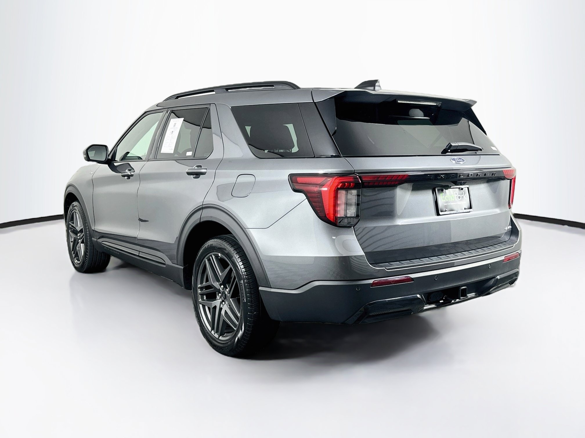 Used 2025 Ford Explorer ST-Line w/ ST-Line Street Pack AWD/4WD image 5