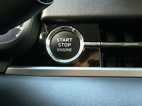 Used 2024 Mitsubishi Outlander SE image 32