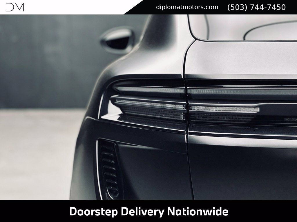 Used 2024 Porsche Macan Turbo Electric AWD/4WD image 15