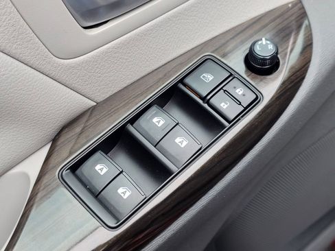 Used 2017 Toyota Sienna XLE w/ XLE Navigation Package FWD image 25