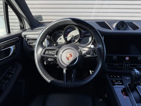 Certified 2024 Porsche Macan image 30