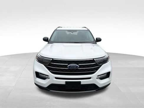 Used 2022 Ford Explorer XLT w/ Equipment Group 202A AWD/4WD image 3