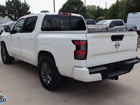 Used 2025 Nissan Frontier SV w/ SV Convenience Package RWD image 6