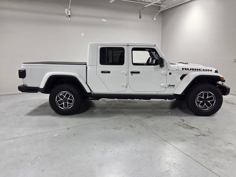 Used 2025 Jeep Gladiator Rubicon w/ Convenience Group AWD/4WD image 12