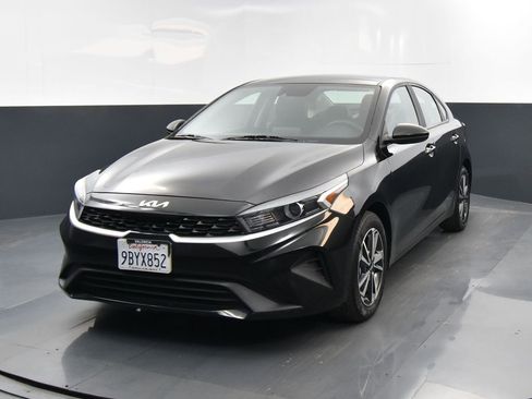 Certified 2022 Kia Forte LXS image 6