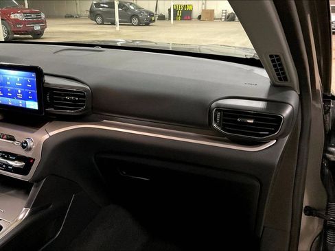 Certified 2022 Ford Explorer XLT w/ Equipment Group 202A AWD/4WD image 15
