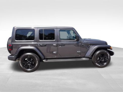 Used 2022 Jeep Wrangler Unlimited Sahara AWD/4WD image 9