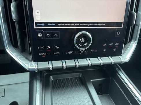 Certified 2025 GMC Acadia Elevation AWD/4WD image 28