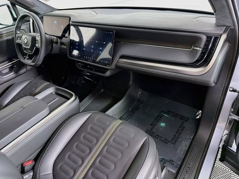 Used 2025 Rivian R1S Adventure AWD/4WD image 32
