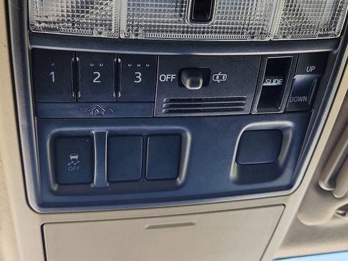 Used 2016 Toyota 4Runner SR5 Premium RWD image 17