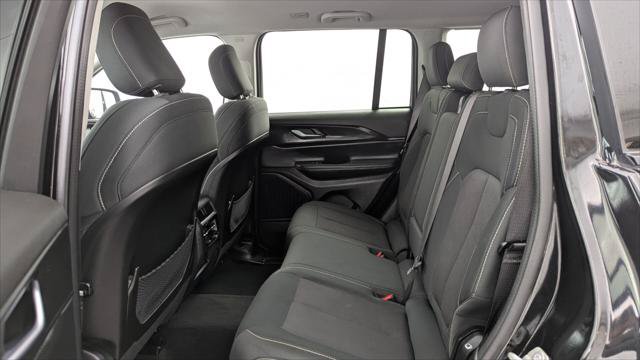 Used 2024 Jeep Grand Cherokee Laredo RWD image 18