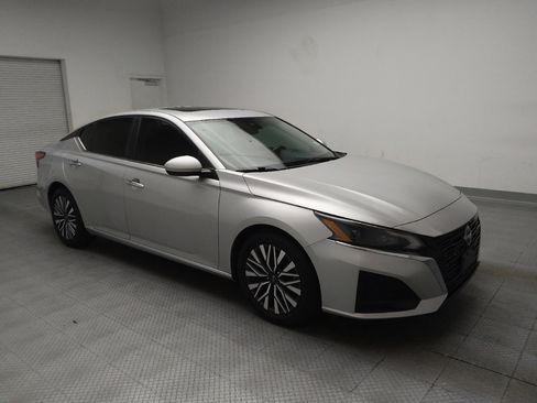Used 2023 Nissan Altima 2.5 SV w/ SV Premium Package FWD image 11