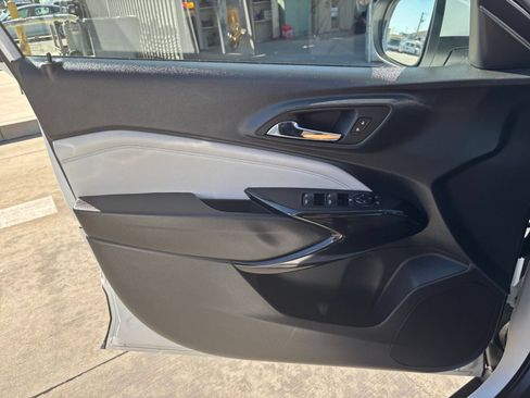 Used 2025 Chevrolet Trax LT w/ LT Convenience Package FWD image 15