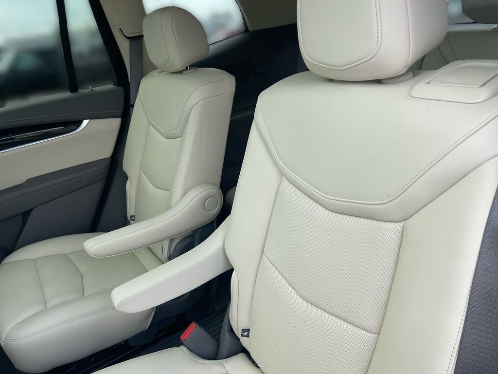 Certified 2024 Cadillac XT6 Premium Luxury w/ LPO, Floor Liner Package AWD/4WD image 30
